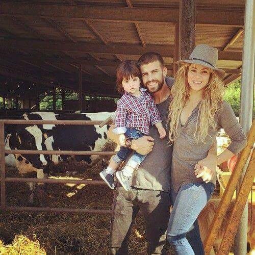 Shakira ve Pique ailesinin içinizi ısıtacak fotoğrafları