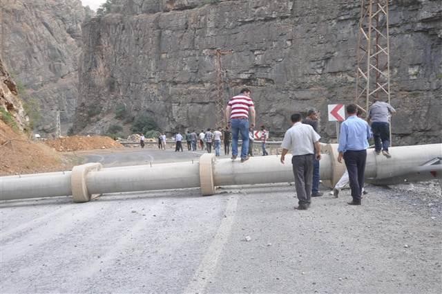 PKK'lıların "Hendek" kazdığı, Hakkari-Çukurca yolu hala kapalı
