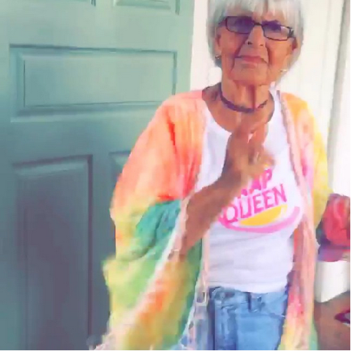 Gençlere taş çıkaran 87 yaşındaki Instagram fenomeni Baddie Winkle ile tanışın
