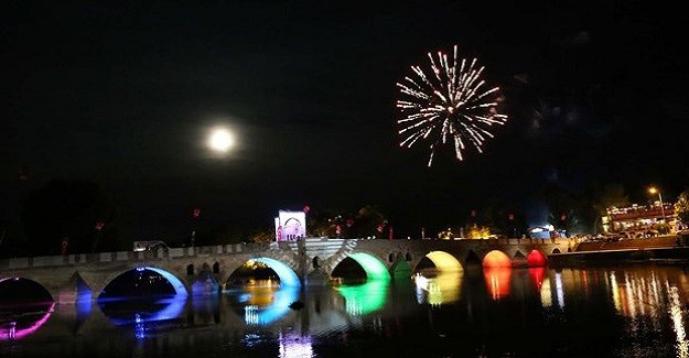 500 yıllık köprü 600 bin liraya aydınlatıldı
