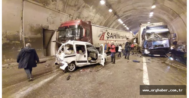 18 Araç Birbirine Girdi. Zincirleme Kaza. Bolu Dağında Yürekleri Ağıza Getiren Trafik Kazası.